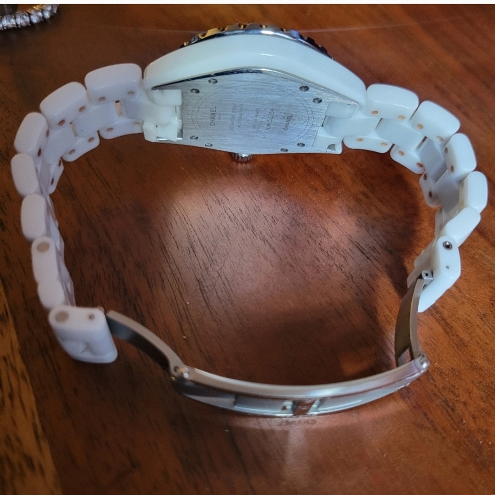 CHANEL J12 White Ceramic 38mm Watch - Picture 8 of 8